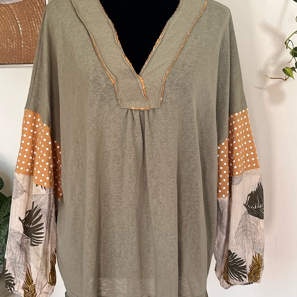 Easel Bohemian Western Palm Leaf Puff Sleeve Oversized V-Neck Blouse Size Small